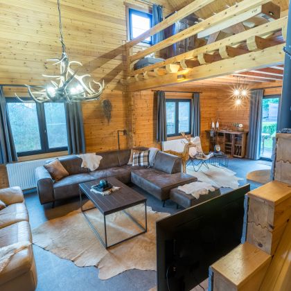 Chalet Faro Durbuy - gezellige living met haardvuur